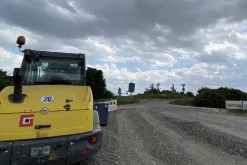 Die neue Umgehungsstraße wird nun an den Kreisel an der A65 angeschlossen. 