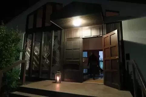 Die St. Nikolaus Kirche in Ellerstadt ist Teil der vierten Nacht der Kirchen und Schauplatz eines Taiźe-Gebets.