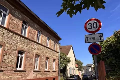 Zu früh gefreut: Einstweilen gilt Tempo 30 auf der Durchfahrtsstraße der Obrigheimer Ortsteile Albsheim und Mühlheim nur stückwe
