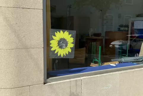 Beschädigt: Scheibe am Grünen-Büro. 