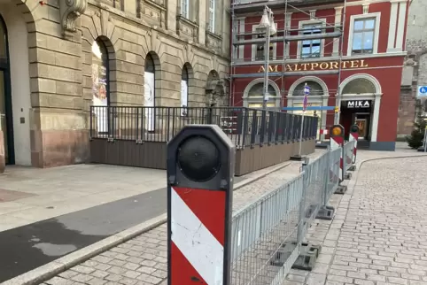 Podest vor der Postgalerie: Verkleinerung wegen gefährlichen Durchgangs geplant. 