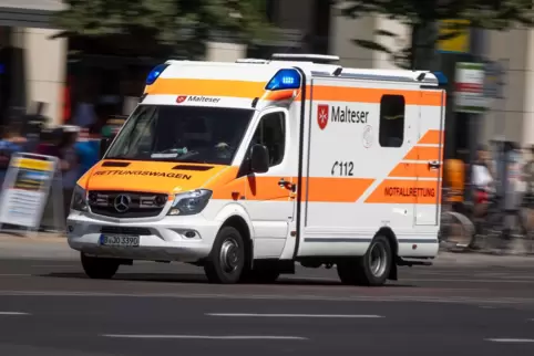 Die 16-Jährige wurde in ein Krankenhaus gebracht. 