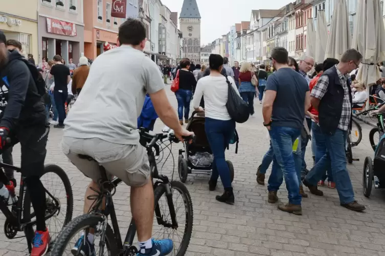 Radeln in der Maximilianstraße: teilweise ein Ärgernis.