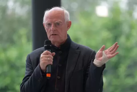 „Im Hinterkopf, wünsche ich mir immer, dass meine Skulpturen dasselbe Wahrnehmungserlebnis vermitteln wie ein Naturobjekt“: Tony „Im Hinterkopf, wünsche ich mir immer, dass meine Skulpturen dasselbe Wahrnehmungserlebnis vermitteln wie ein Naturobjekt“: Tony