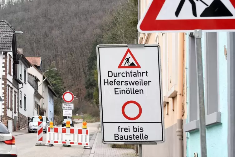 Ausgedient: Sp&auml;testens am Freitag sollen die Sperrschilder verschwinden. 