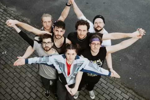 Das Septett „Skyline Green“ aus Nürnberg sorgt kommenden Freitag auf der Haardt für Balkan-Brass und Salsa-Rhythmen. 
