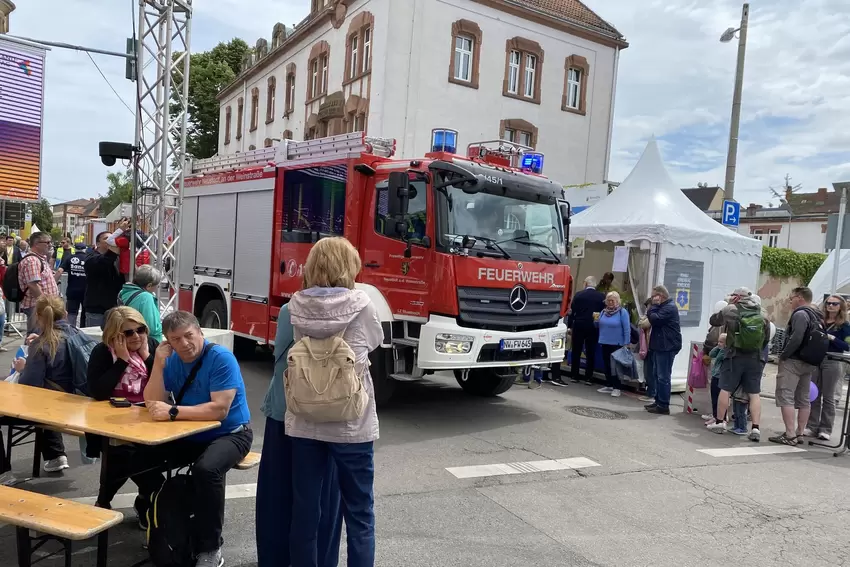 Die Besucher reagierten vorbildlich, als die Feuerwehr ausrückte und bildeten eine Rettungsgasse.