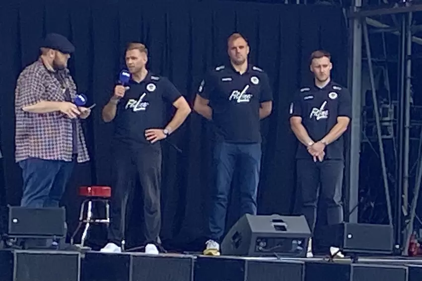 Applaus für die Eulen: Trainer und Spieler des Handball-Zweitligisten zeigten sich auf der RPR-Bühne zuversichtlich, dass sie de