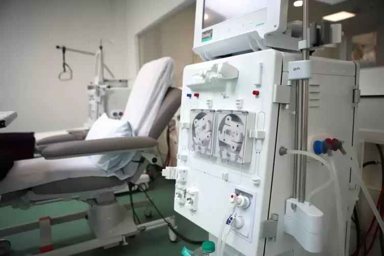 Nierenpatienten m&uuml;ssen dreimal pro Woche f&uuml;r mindestens vier Stunden zur Dialyse kommen. 