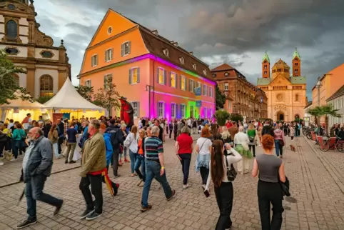 Bei der Kult(o)urnacht 2024 war viel los auf der Maximilianstraße.