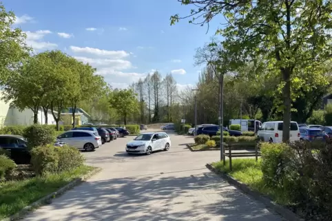Mögliches Baugrundstück: vom Mausbergweg aus ansteuerbarer Parkplatz.