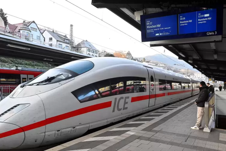 Zu den ausfallenden Zügen gehört auch der ICE 563 von Saarbrücken nach München. 