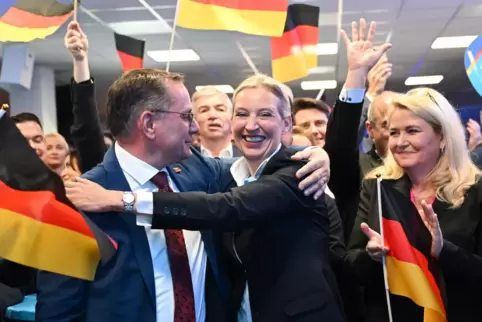 Erst die Party, dann die Kündigung: Die AfD-Chefs Alice Weidel und Tino Chrupalla am Wahlabend.