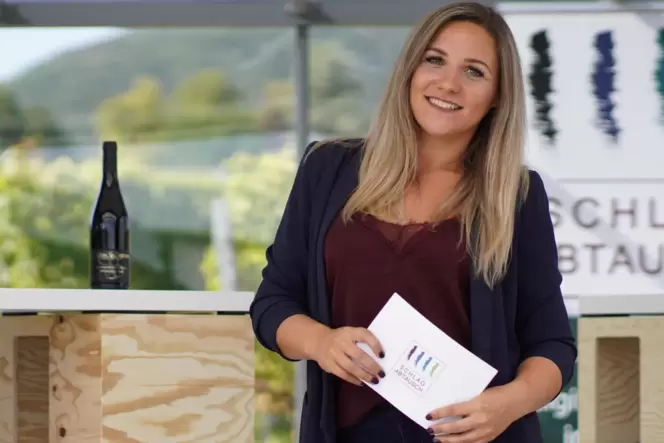 Anna Kicherer ist am Julius Kühn-Institut in Siebeldingen Expertin für Digitalisierung und Präzisionsweinbau. Anna Kicherer ist am Julius Kühn-Institut in Siebeldingen Expertin für Digitalisierung und Präzisionsweinbau.