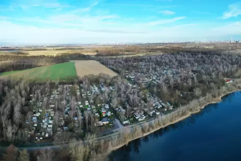 Aus der Luft: Das Campinggebiet auf der Au bei Waldsee. Dort war der Mann vor seinem Verschwinden zum letzten Mal gesehen worden