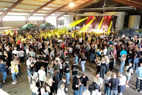 Die Band Krachleder sorgte für eine volle Maschinenhalle am Samstag. 