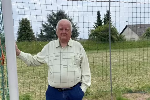 Horst Krehbiel wurde für 75 Jahre Mitgliedschaft im TV Kindenheim geehrt. 
