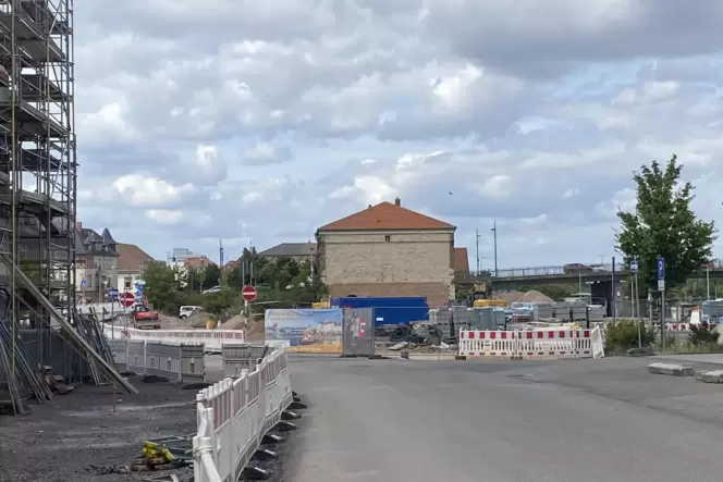 Hier soll der neue Parkplatz entstehen. Hier soll der neue Parkplatz entstehen.