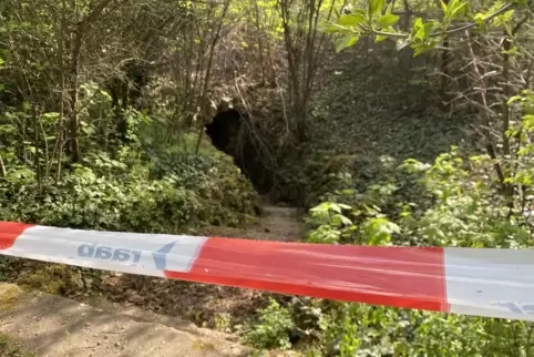 Der abgesperrte Eingang zur Grotte, die ab und zu für Veranstaltungen genutzt wird. 