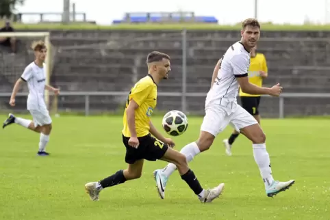 Zurück im ASV-Team: David Schinnerer (rechts), hier im Spiel gegen den BSC Oppau. 
