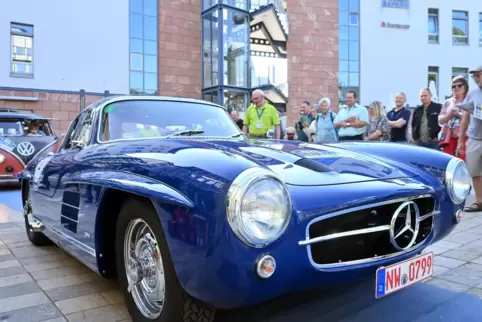 Jürgen und Danile Meder aus Hambach nahmen 2023 mit einem Mercedes 300 SL Flügeltürer Baujahr 1955 an der Rallye teil. 