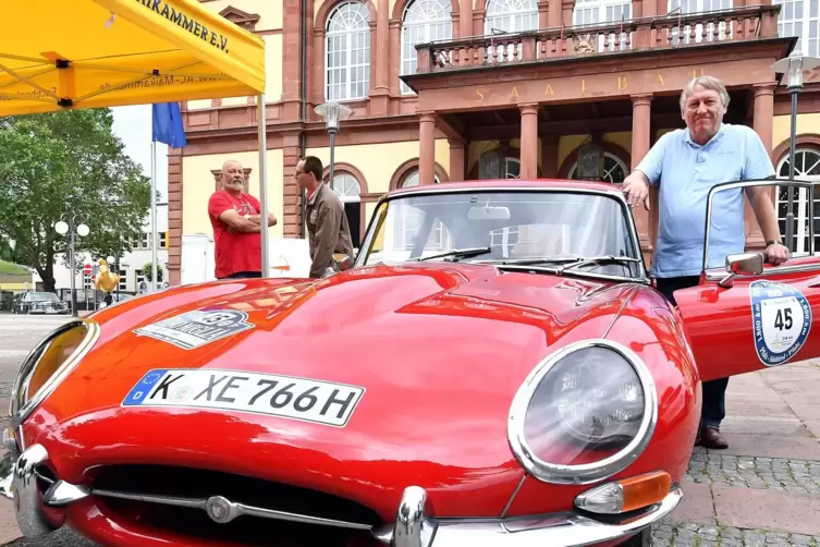 2019: Ralf Burgd&ouml;rfer, geb&uuml;rtiger Neustadter, wohnhaft in K&ouml;ln , f&auml;hrt mit einem Jaguar E-Type Baujahr 1966 mit. 