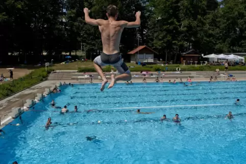 Der Juni verspricht Freibadwetter. 