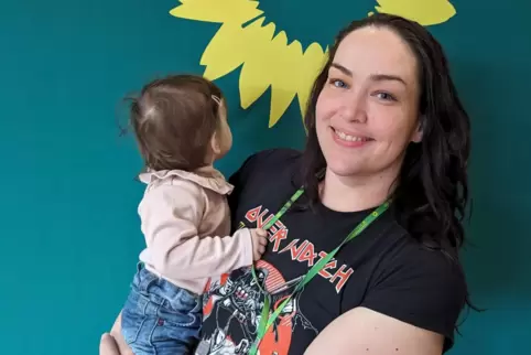 Katja Daish mit einem ihrer Kinder. 