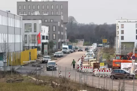 Die Paul-von-Denis-Straße Ende 2023 - also deutlich vor dem Ausbau. 