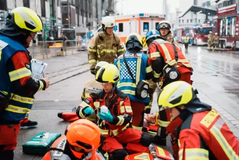 Rund 100 Einsatzkräfte der Gefahrenabwehreinheiten probten für den Ernstfall. 
