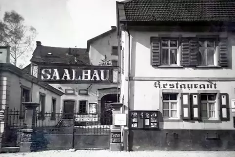 Ein altes Foto vom Saalbau-Kino in Landstuhl: Vorne stand das Restaurant, und im Hof befand sich der Saalbau mit Kinosaal. 