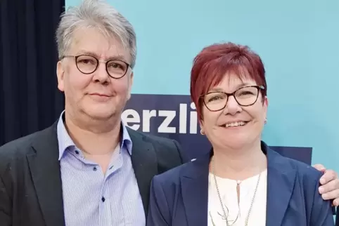 CDU-Kreisvorsitzender Frank Burgdörfer mit Kandidatin Andrea Schmitt.