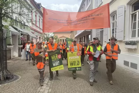 Die protestierenden Jäger steuerten unter anderem die Bad Dürkheimer Ludwigskirche und den Römerplatz an.