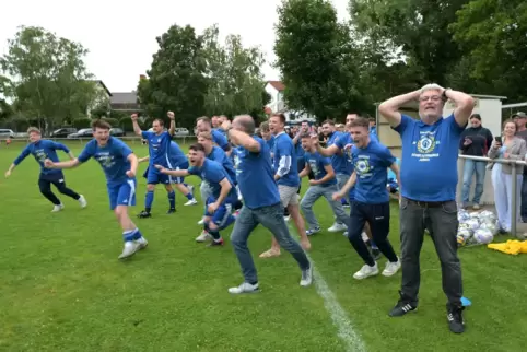 Am Ziel: ASV Schwegenheim besiegt SV Schöntal und steigt auf.