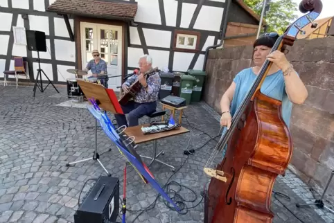 Das Trio Loge-Kleinmann bei der „Fête de la Musique“ im Jahr 2022.