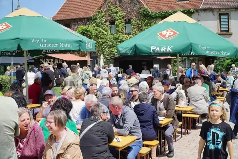 Beste Feierstimmung bei prima Wetter.