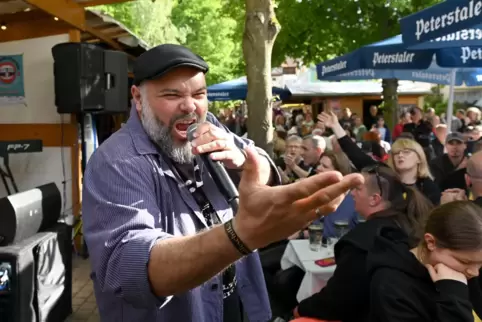 So kennen die Fans Monji El Beji – stimmgewaltig als Frontmann von Woifeschdkänisch. Jetzt wird er auch noch Botschafter der Pfä