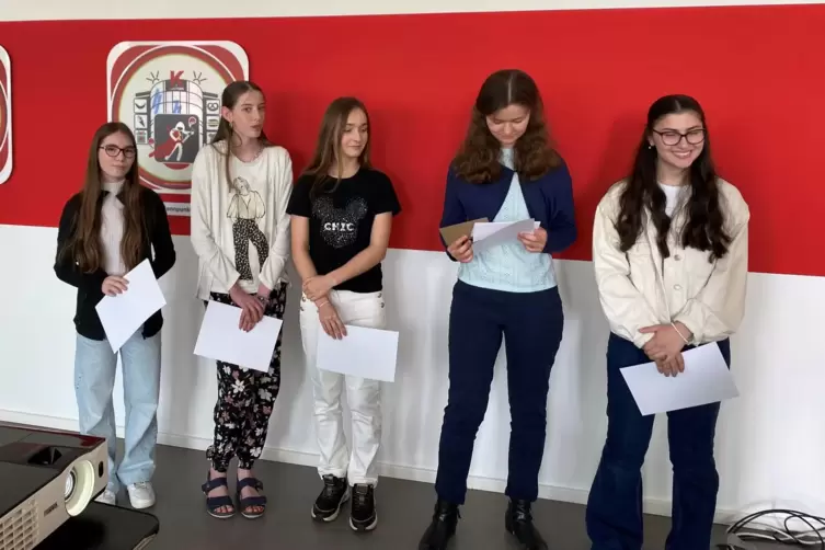 Platz drei f&uuml;r die Speyerer Sch&uuml;lerinnen Ylljeta Halitjaha, Annabell Lang, Isabell Schuck, Angelina Geibel und Mia Fernandez.