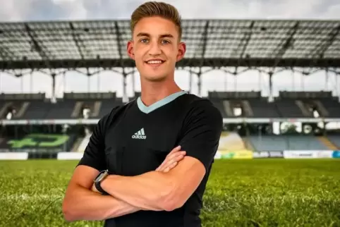 Jan-Vincent Ritter (TuS Münchweiler) pfeift ab der Saison 2025/26 Spiel der Fußball-Regionalliga. 