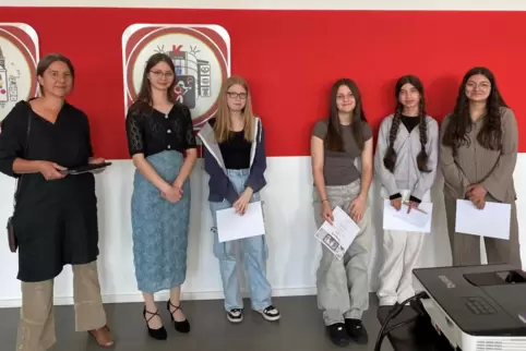 Platz eins: Den sicherten sich bei dem Schulwettbewerb Lilly Kreker, Tuana Halitjaha, Anna Carina Winters, Lara-Sofie Kücük und 
