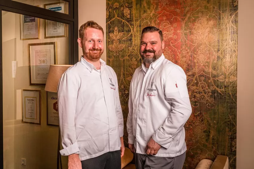 Die Küchenchefs im Schwarzen Hahn: Felix Jarzina (links) und Stefan Neugebauer.