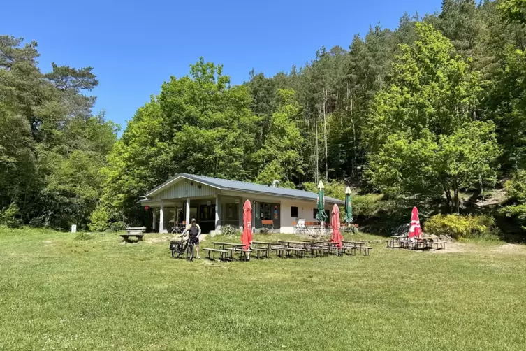 Kiosk am Badesee Seehof-Weiher bei Erlenbach bei Dahn