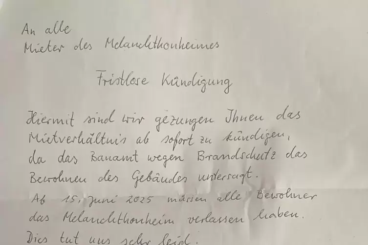 Die K&uuml;ndigung ist nicht rechtlich wirksam, sagt ein Anwalt, weil sie sich nicht mit Namensnennung pers&ouml;nlich an einzelne Mieter 