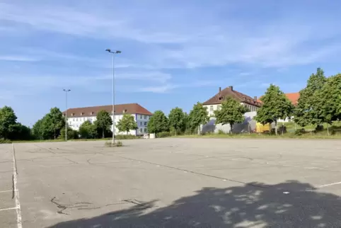 Auf dem Parkplatz der früheren Kaserne auf der Pirmasenser Husthöhe traf sich das Opfer mit einem der Täter. Kurze Zeit später w