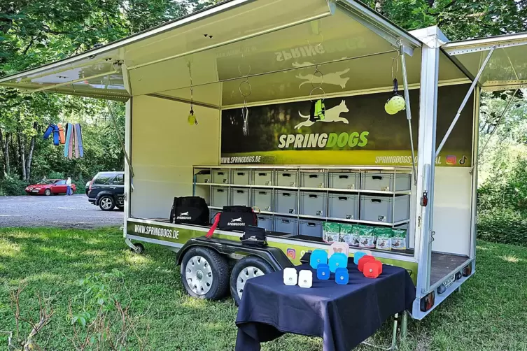 Um die Produkte bekannt zu machen, ist Mareike Beier mit einem mobilen Verkaufsstand unter anderem auf Wettk&auml;mpfen vertreten. 