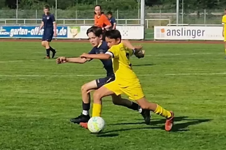 Im Finale der D-Junioren- besiegte der 1. FC 23 Hambach die JSG Ha&szlig;loch.