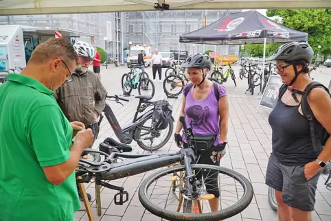 Der Nieselregen hielt am Sonntagmorgen offenbar viele von der Teilnahme am Radfahrtag von Stadt und Verbandsgemeinde ab. Ledigli