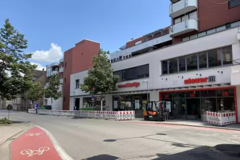 Seit Anfang der 90er-Jahre befindet sich im Ostringcenter in Landau eine Filiale von Schuh Marke. 