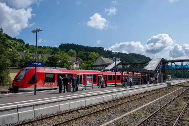 Das Deutschlandticket gilt als großer Erfolg, obwohl im deutschen Bahnverkehr vieles im Argen liegt. Besonders gebeutelt war die Das Deutschlandticket gilt als großer Erfolg, obwohl im deutschen Bahnverkehr vieles im Argen liegt. Besonders gebeutelt war die