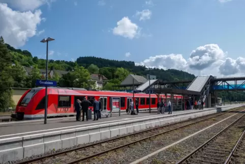 Das Deutschlandticket gilt als großer Erfolg, obwohl im deutschen Bahnverkehr vieles im Argen liegt. Besonders gebeutelt war die